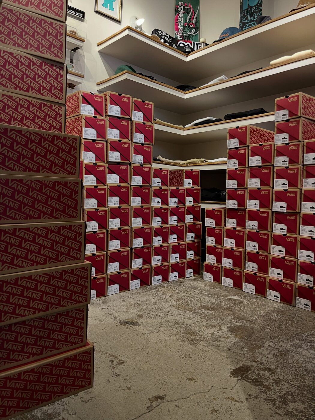 VANSの箱の壁