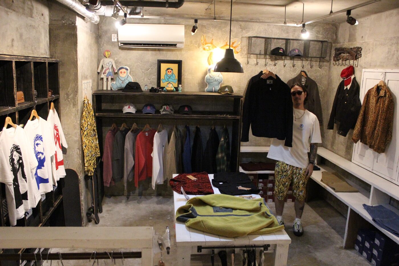 REGULATE 店内